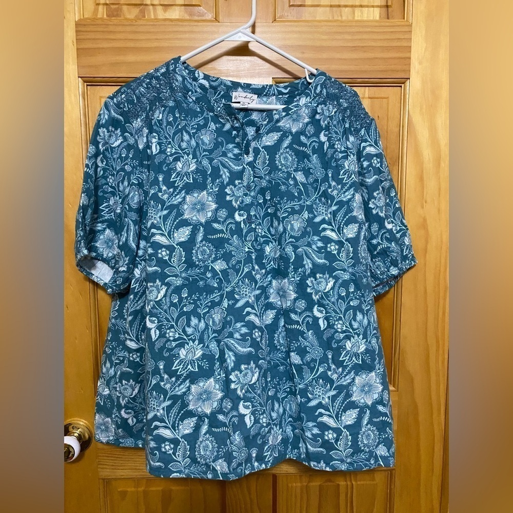 Wonderly Blue & White Floral Smocked Short Sleeve Top, Size XL.